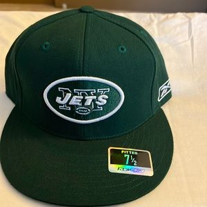 Reebok size 7 1/2 forest green and white cap